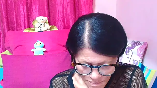 Snapshot of SLUTTYROXY chatting on February 2026 05:52:01 PM SLUTTYROXY online show from February 2026 05:52:01 PM