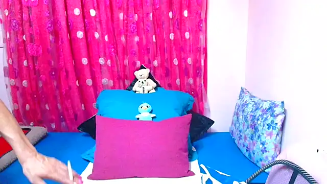 Snapshot of SLUTTYROXY chatting on February 2026 07:54:02 PM SLUTTYROXY online show from February 2026 07:54:02 PM