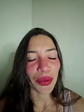 Snapshot of loveuu-bae chatting on February 2026 02:31:01 AM loveuu-bae online show from February 2026 02:31:01 AM