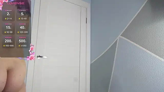 MilaniaCute online show from December 2025 05:30:01 PM