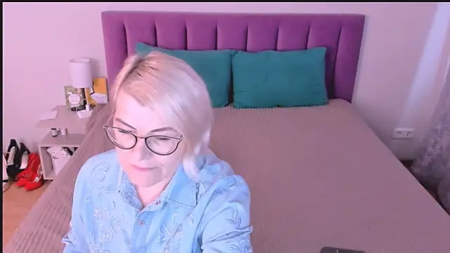 sabrinamacmarren online show from November 2025 01:13:01 PM