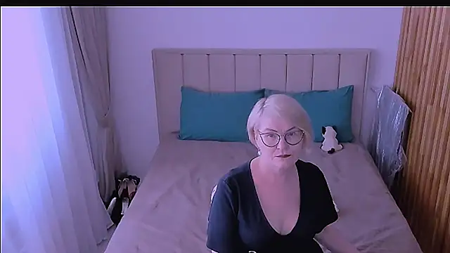 Snapshot of sabrinamacmarren chatting on April 2026 01:50:01 PM sabrinamacmarren online show from April 2026 01:50:01 PM