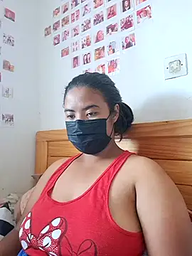 Snapshot of Artinah22 chatting on December 2024 01:06:01 PM Artinah22 online show from December 2024 01:06:01 PM