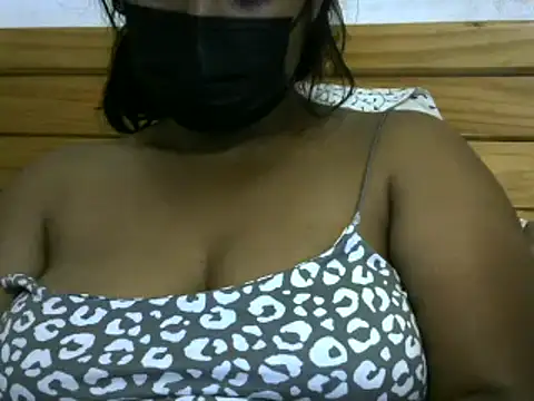 Snapshot of Artinah22 chatting on February 2025 04:25:02 PM Artinah22 online show from February 2025 04:25:02 PM