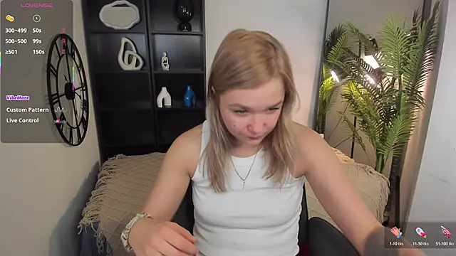 Snapshot of BellaDreamy chatting on November 2025 09:09:01 AM BellaDreamy online show from November 2025 09:09:01 AM