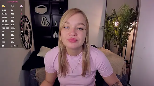 Snapshot of BellaDreamy chatting on December 2025 09:37:01 AM BellaDreamy online show from December 2025 09:37:01 AM