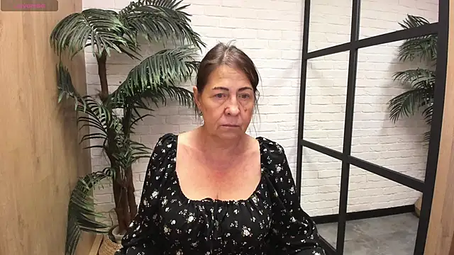Snapshot of LindaPassionate chatting on June 2026 01:10:02 PM LindaPassionate online show from June 2026 01:10:02 PM