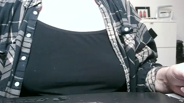 Snapshot of heidi60 chatting on January 2025 12:18:01 PM heidi60 online show from January 2025 12:18:01 PM