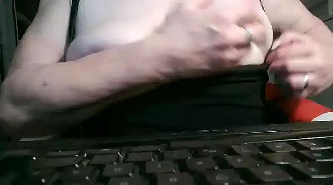 Snapshot of heidi60 chatting on February 2025 03:36:02 PM heidi60 online show from February 2025 03:36:02 PM