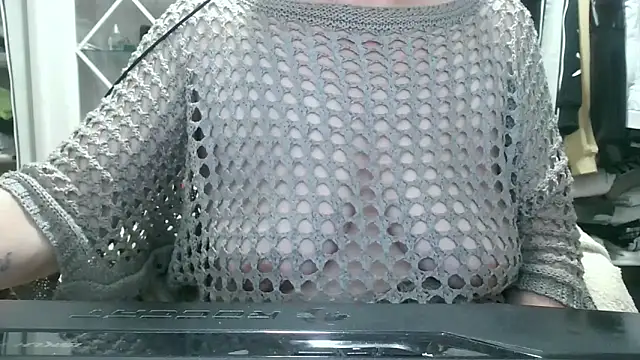 Snapshot of heidi60 chatting on November 2025 05:04:02 PM heidi60 online show from November 2025 05:04:02 PM