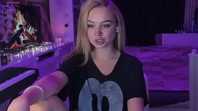 MaryDreaminess online show from March 2025 10:52:02 PM