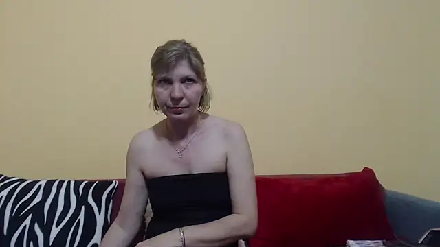 Snapshot of christine33 chatting on April 2026 02:54:01 PM christine33 online show from April 2026 02:54:01 PM