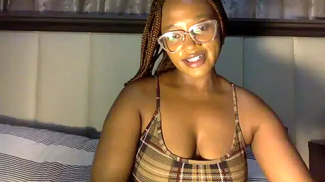 Snapshot of BOOTYBANGER24xx chatting on January 2025 12:37:01 PM BOOTYBANGER24xx online show from January 2025 12:37:01 PM
