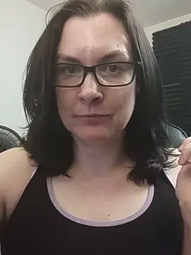 Snapshot of DesreRose chatting on May 2026 01:03:01 AM DesreRose online show from May 2026 01:03:01 AM