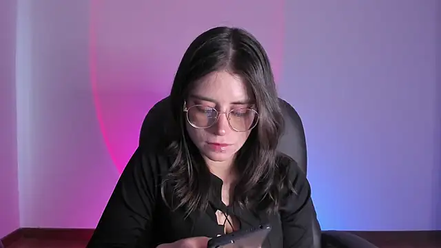 HazelKush online show from September 2025 07:06:02 PM