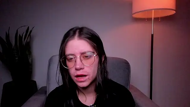 Snapshot of HazelKush chatting on February 2026 10:19:01 PM HazelKush online show from February 2026 10:19:01 PM