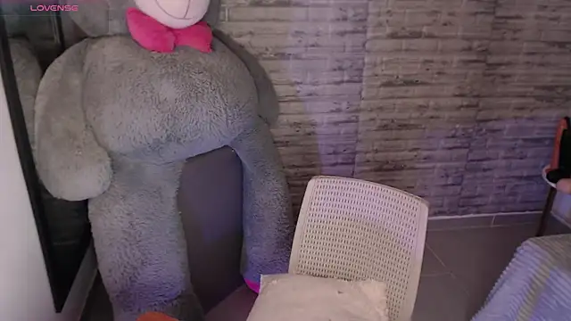 TinnaCobb online show from April 2026 04:15:01 PM