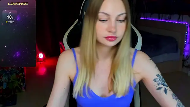 BiMolly online show from October 2025 09:35:02 PM