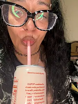 Snapshot of PichyPrettyPussy chatting on November 2025 04:34:02 PM PichyPrettyPussy online show from November 2025 04:34:02 PM