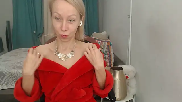 LuxuryNika online show from November 2025 07:18:02 PM
