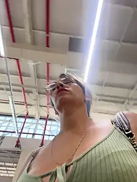 Gatitacarlita online show from April 2026 07:00:01 PM