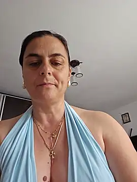 Snapshot of IsabelleCraft chatting on June 2026 10:42:01 AM IsabelleCraft online show from June 2026 10:42:01 AM