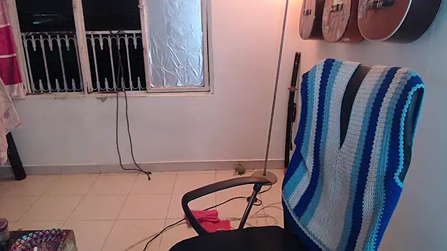 Snapshot of Smoke_trip_Alicia chatting on October 2025 03:29:02 AM Smoke trip Alicia online show from October 2025 03:29:02 AM