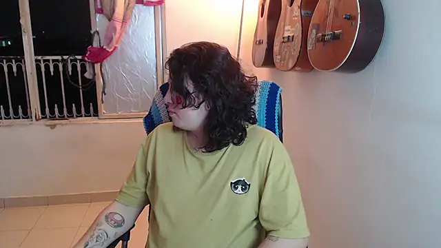 Snapshot of Smoke_trip_Alicia chatting on October 2025 03:40:02 AM Smoke trip Alicia online show from October 2025 03:40:02 AM