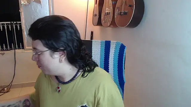 Snapshot of Smoke_trip_Alicia chatting on October 2025 04:05:01 AM Smoke trip Alicia online show from October 2025 04:05:01 AM