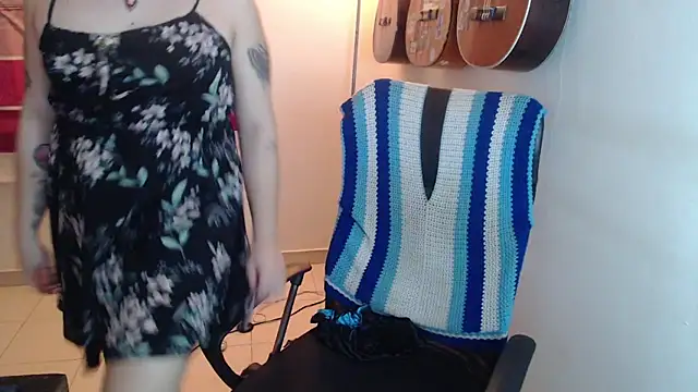 Snapshot of Smoke_trip_Alicia chatting on November 2025 03:05:01 AM Smoke trip Alicia online show from November 2025 03:05:01 AM