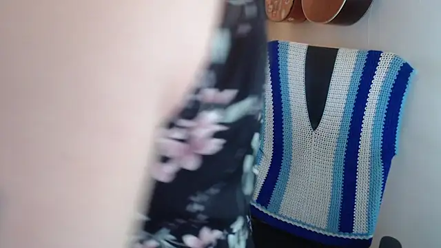 Snapshot of Smoke_trip_Alicia chatting on November 2025 04:11:02 AM Smoke trip Alicia online show from November 2025 04:11:02 AM