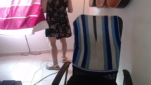 Snapshot of Smoke_trip_Alicia chatting on December 2025 11:15:01 AM Smoke trip Alicia online show from December 2025 11:15:01 AM