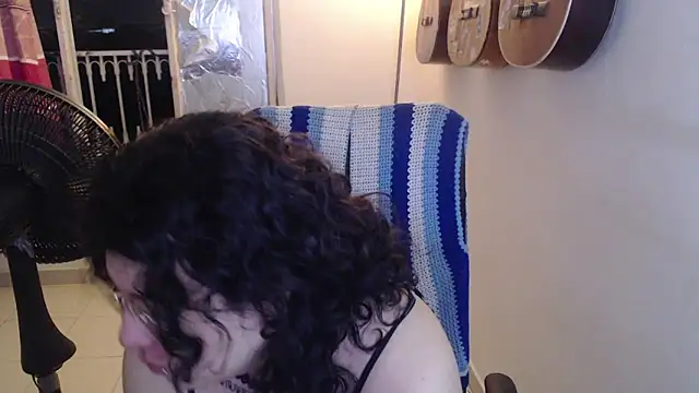 Snapshot of Smoke_trip_Alicia chatting on December 2025 10:08:02 AM Smoke trip Alicia online show from December 2025 10:08:02 AM