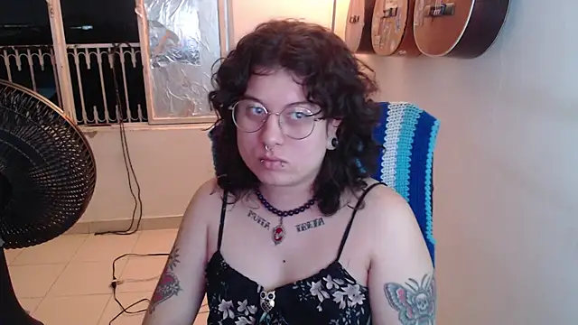 Snapshot of Smoke_trip_Alicia chatting on December 2025 10:31:01 AM Smoke trip Alicia online show from December 2025 10:31:01 AM