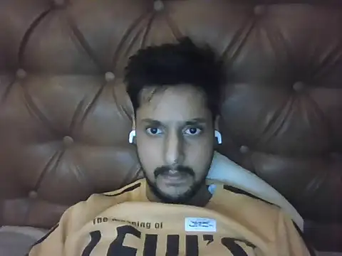 dhruv9413 online show from December 2025 08:04:02 PM