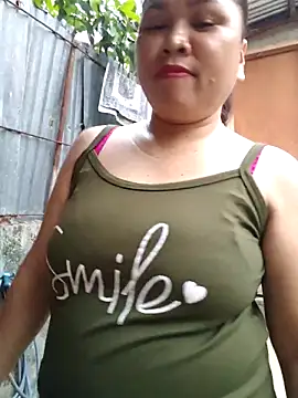 Snapshot of XXLorie_02 chatting on April 2026 09:43:01 AM XXLorie 02 online show from April 2026 09:43:01 AM