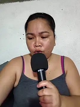 Snapshot of XXLorie_02 chatting on April 2026 10:52:01 AM XXLorie 02 online show from April 2026 10:52:01 AM