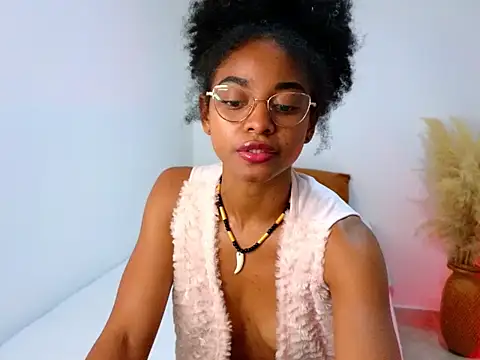 kriss reyes online show from April 2026 02:44:01 AM