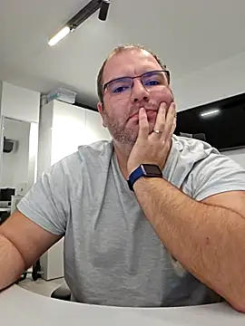 Snapshot of Andrew1900529 chatting on October 2025 08:51:02 PM Andrew1900529 online show from October 2025 08:51:02 PM