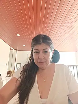 Snapshot of emma_tour chatting on May 2026 04:44:02 PM emma tour online show from May 2026 04:44:02 PM