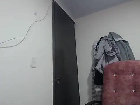 Mia davis01 online show from December 2025 04:52:01 AM