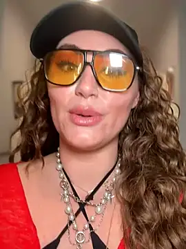 lovely beast online show from February 2026 10:19:02 PM