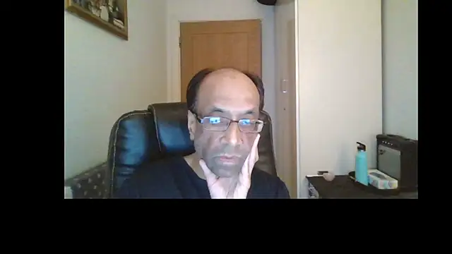 Snapshot of rauncher1 chatting on May 2026 09:45:01 PM rauncher1 online show from May 2026 09:45:01 PM