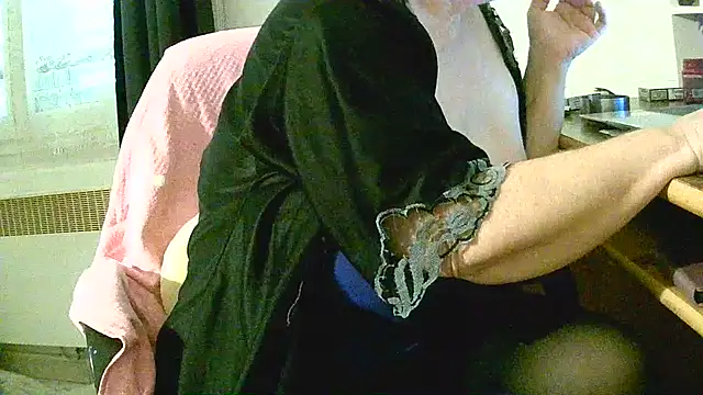 Snapshot of douceur63 chatting on November 2025 11:21:01 AM douceur63 online show from November 2025 11:21:01 AM