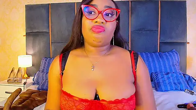 Snapshot of CaseyMoon chatting on October 2025 12:39:01 PM CaseyMoon online show from October 2025 12:39:01 PM