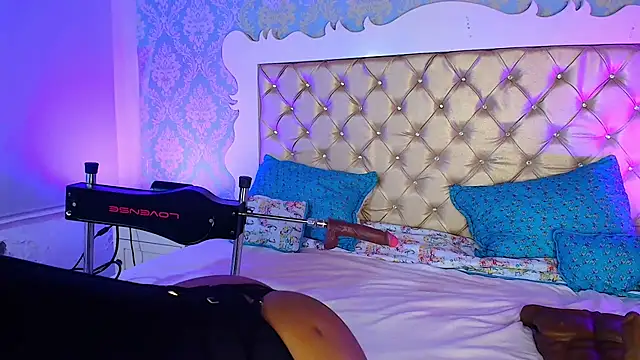 Snapshot of CaseyMoon chatting on October 2025 12:48:02 PM CaseyMoon online show from October 2025 12:48:02 PM