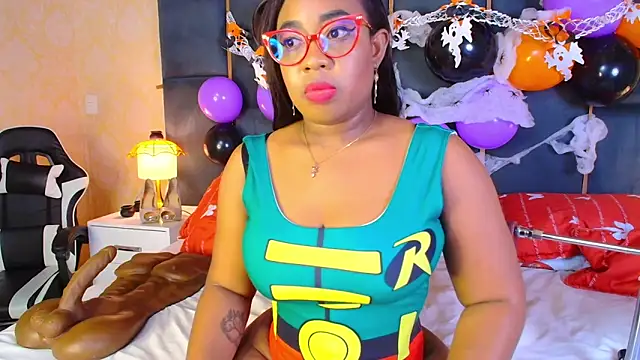 Snapshot of CaseyMoon chatting on October 2025 12:56:01 PM CaseyMoon online show from October 2025 12:56:01 PM