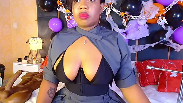 Snapshot of CaseyMoon chatting on October 2025 12:45:02 PM CaseyMoon online show from October 2025 12:45:02 PM