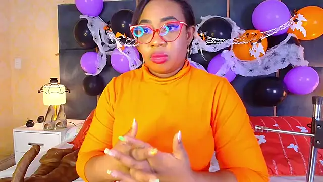 Snapshot of CaseyMoon chatting on October 2025 12:31:01 PM CaseyMoon online show from October 2025 12:31:01 PM