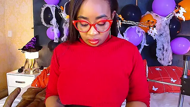 Snapshot of CaseyMoon chatting on October 2025 12:41:02 PM CaseyMoon online show from October 2025 12:41:02 PM